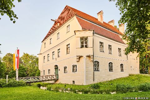 Gemeinde Neumarkt_St._Veit Landkreis Mühldorf Rathaus Schloss Adlstein (Dirschl Johann) Deutschland MÜ